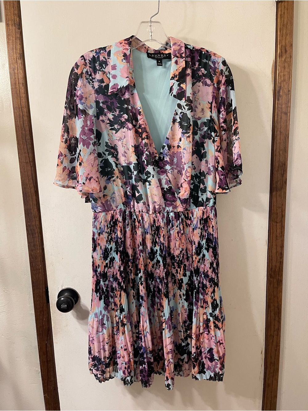 Laundry By Shelli Segal Pastel Floral Pleated V‑Neck Dress